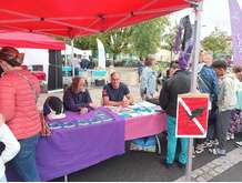 Journée des asso à Pessac, Christian tient le stand et répond à toutes vos questions.